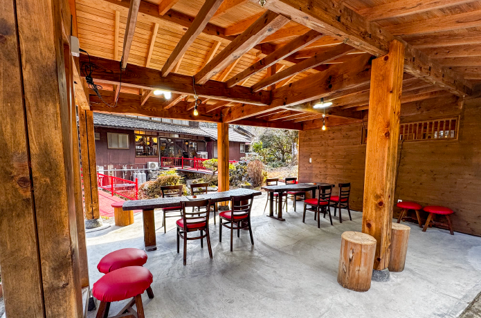 陣馬そば山下屋のガーデン席