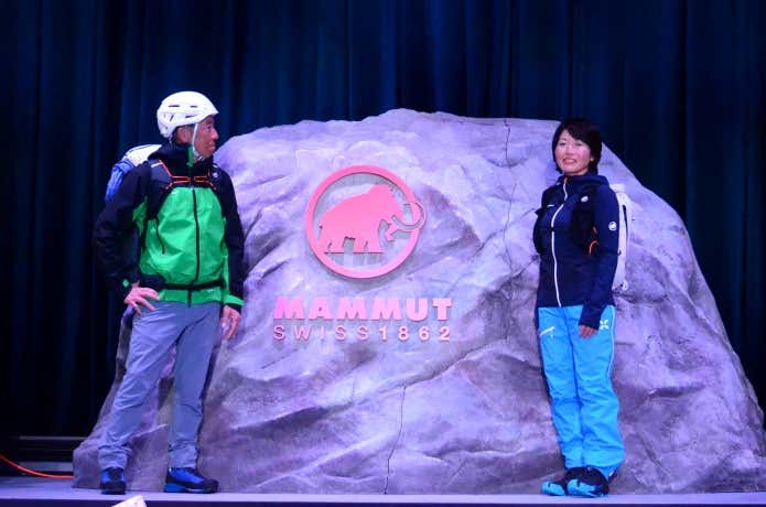 マムートの山岳向けウェアを着た林智加子さんと佐伯岩雄さん