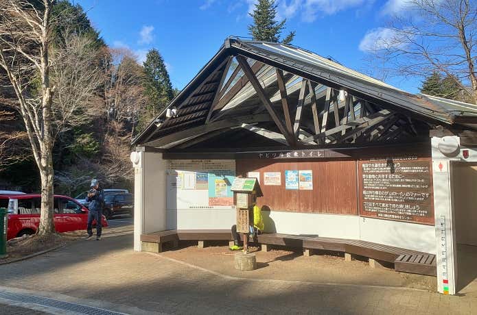 ヤビツ峠のトイレと駐車場