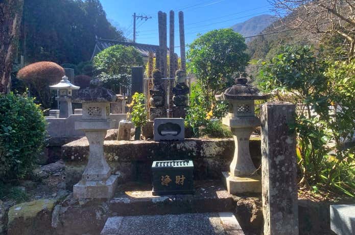 勝五郎と初花の墓