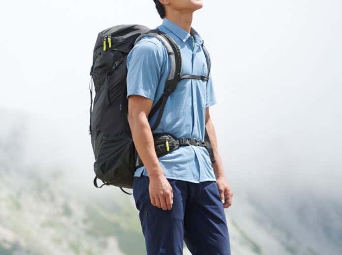 ラミースピンニットシャツを着た登山者