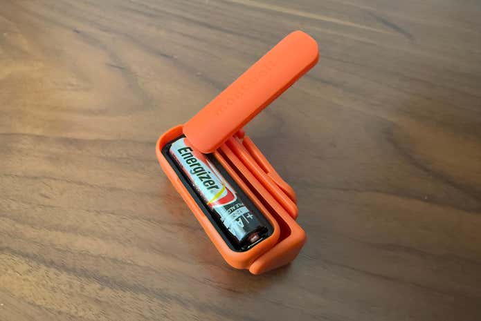 必要な電源は単四電池1本のみ。