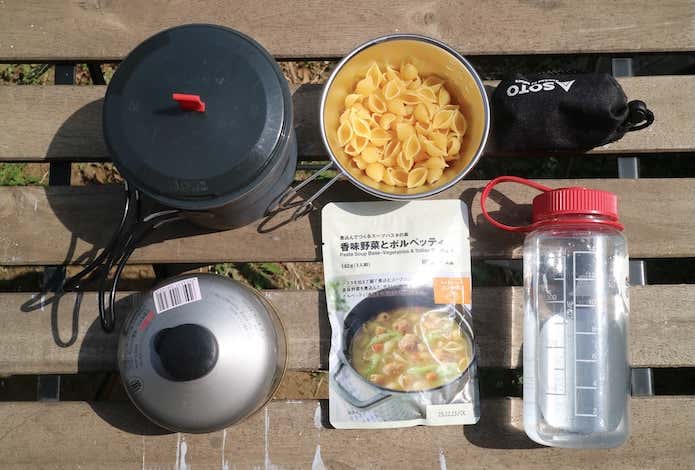 煮込んでつくるスープパスタを作る