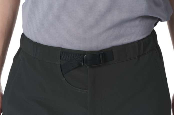 ベルト末端を右ポケットに収納可能