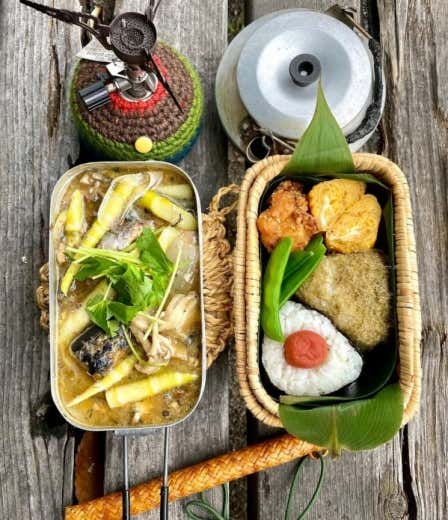 根曲がり竹と鯖缶の味噌汁とおにぎり