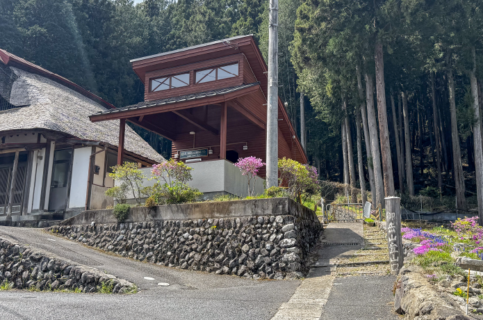 登山口にあるきれいな公衆トイレ