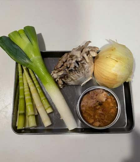 根曲がり竹と鯖缶の味噌汁 材料
