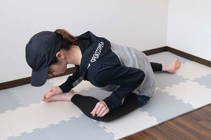 お尻の筋肉を伸ばす動き