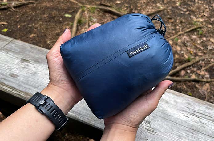 モンベルのダウンブランケットを収納したところ