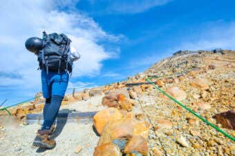 青色アイテム　登山者