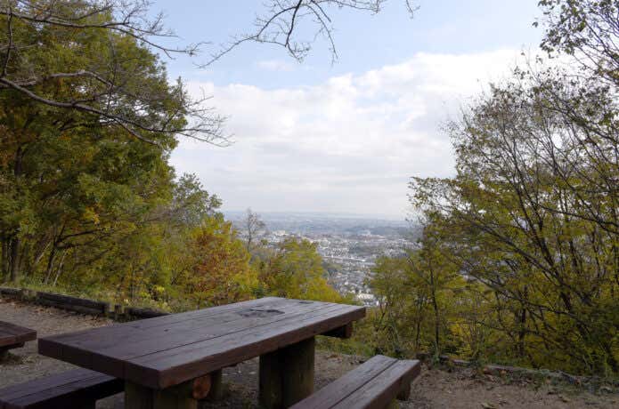 弘法山公園のテーブル