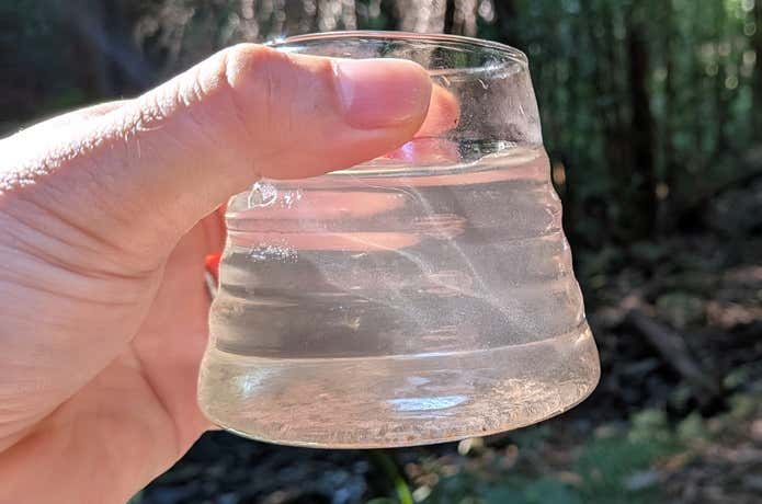 汲んだ濁った水