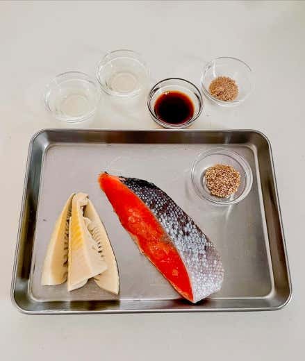 たけのこと鮭の炊き込みご飯 材料