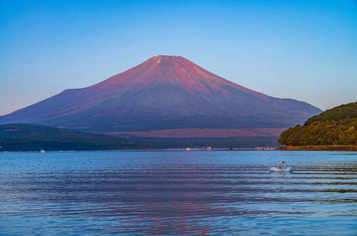 富士山になります。 富士山は噴火するの！？富士山噴火の被害予測と準備しておきたい