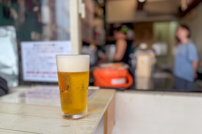 立吞みエンドーの店外カウンター