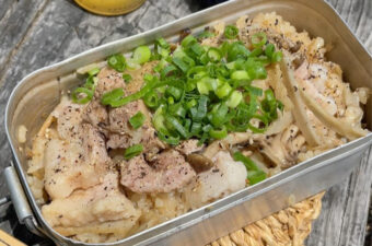 メスティンレシピ / ごぼう香る豚バラとしめじの中華風炊き込みご飯