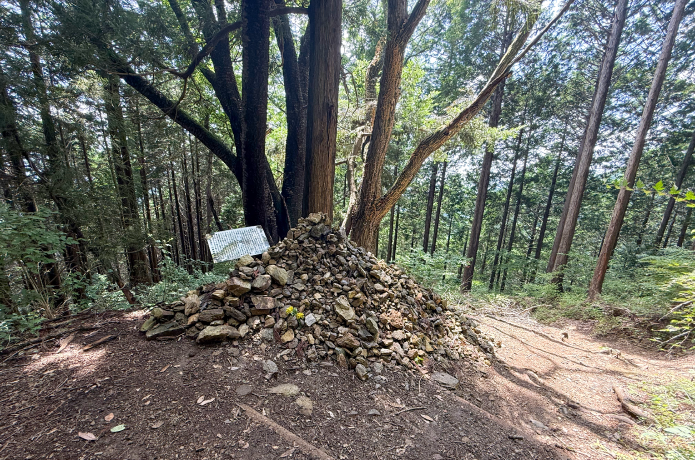明王峠・石投げ地蔵嬢ヶ塚