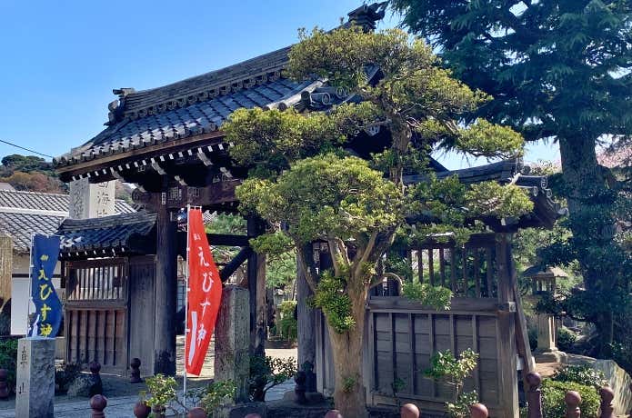 日蓮宗の総本山・身延山久遠寺から日蓮上人の遺骨が分骨され「東身延」と呼ばれる本覚寺