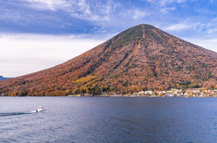 男体山