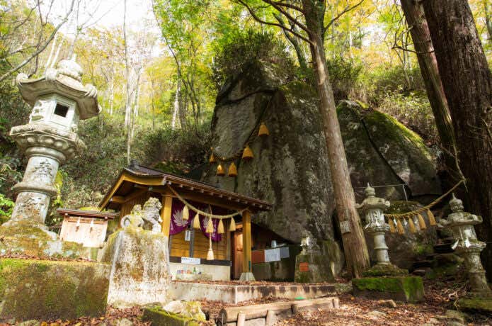 石割神社