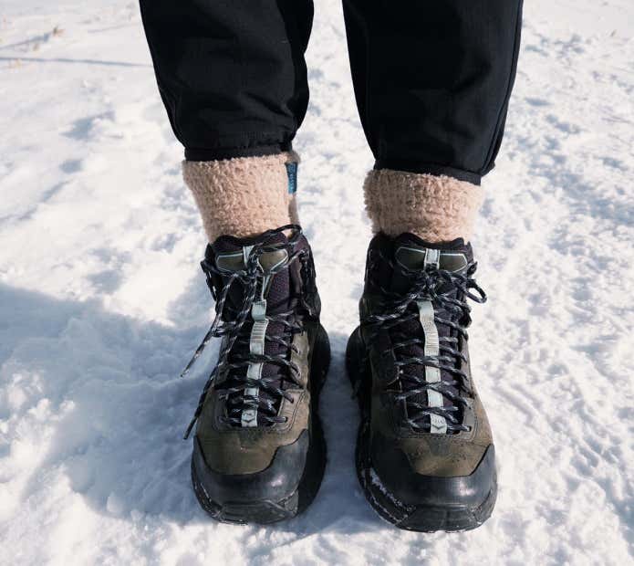 登山靴の中に着用したULSUS - Foot Socks