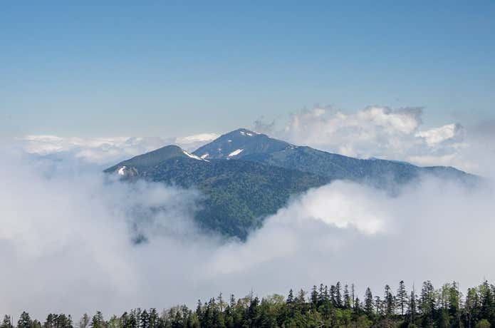 稜線上からは谷川岳方面まで一望