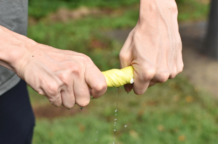 マイクロタオル 絞る画像