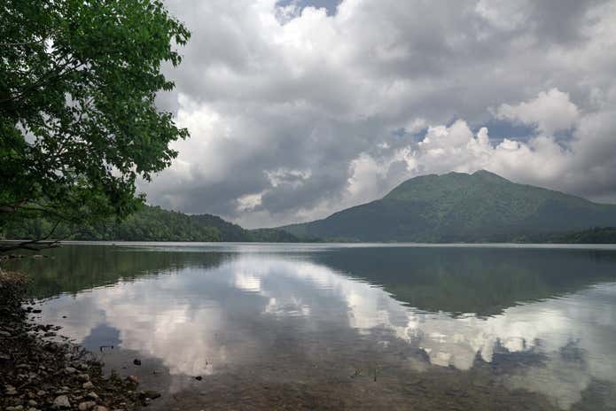尾瀬沼に映る燧ヶ岳