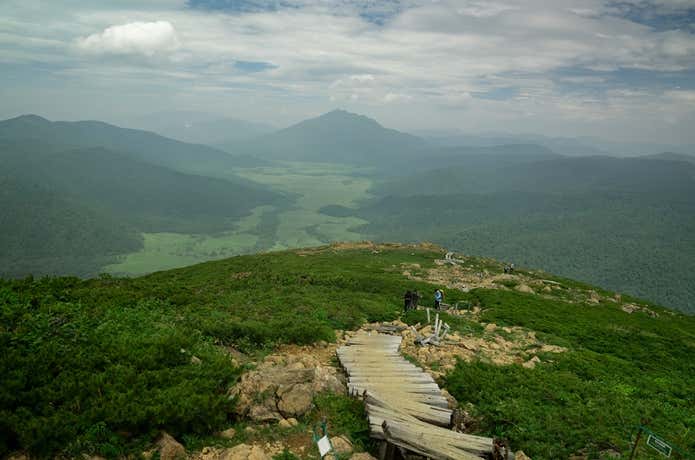 至仏山から尾瀬ヶ原を振り返る