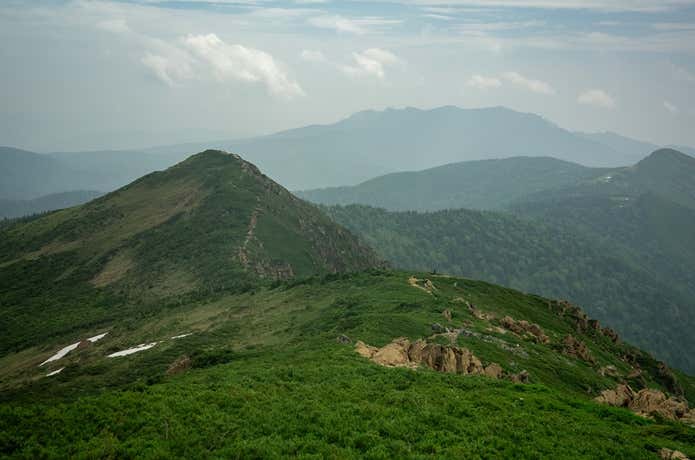 小至仏山まで続く稜線