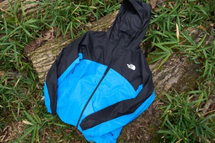 使って納得！軽量ウィンドシェルのベストセラー「スワローテイルフーディ」が人気の理由とは？