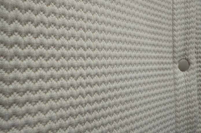 編み方が独特な生地表面