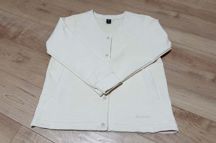 「リップルニット カーディガン」はハイキングでも使える機能性