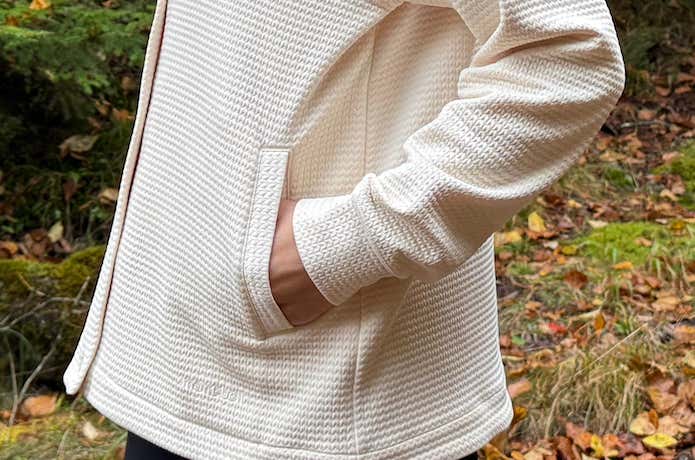 手がすっぽり入る大きなポケットが使いやすい