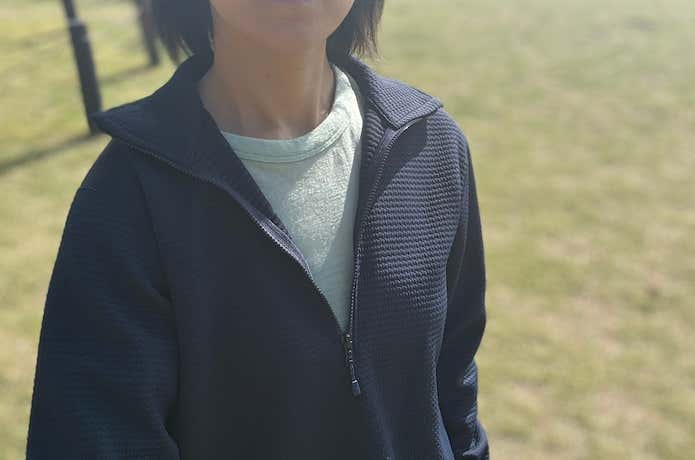 胸元が大きく開くので、暑い日は通気性もよい。