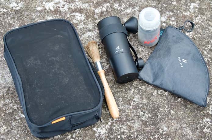 ポーチに入れたギア