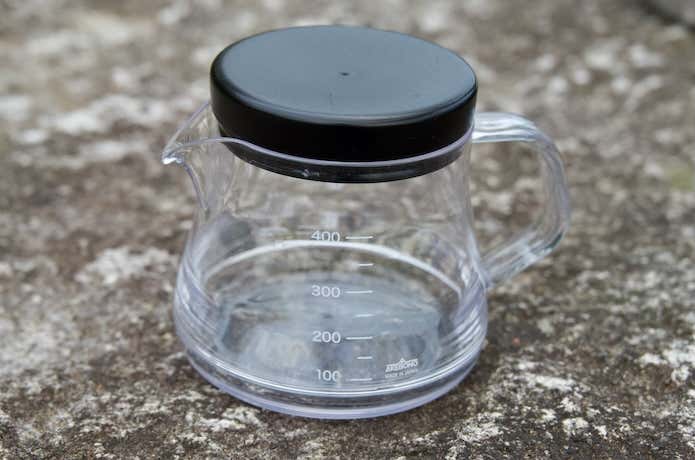 岩の上に置かれたサーバー