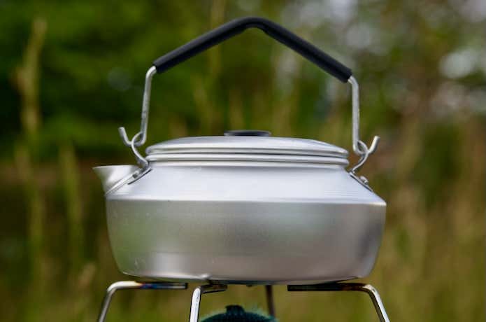 バーナーの上に置いたケトル