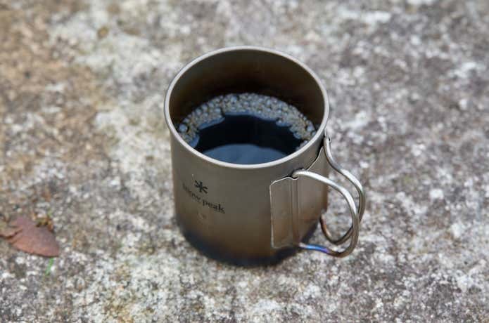 コーヒーの入ったマグカップ