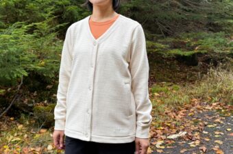 山も街もコレ一枚。モンベル「リップルニット カーディガン」が“山っぽくない”のに超使える！
