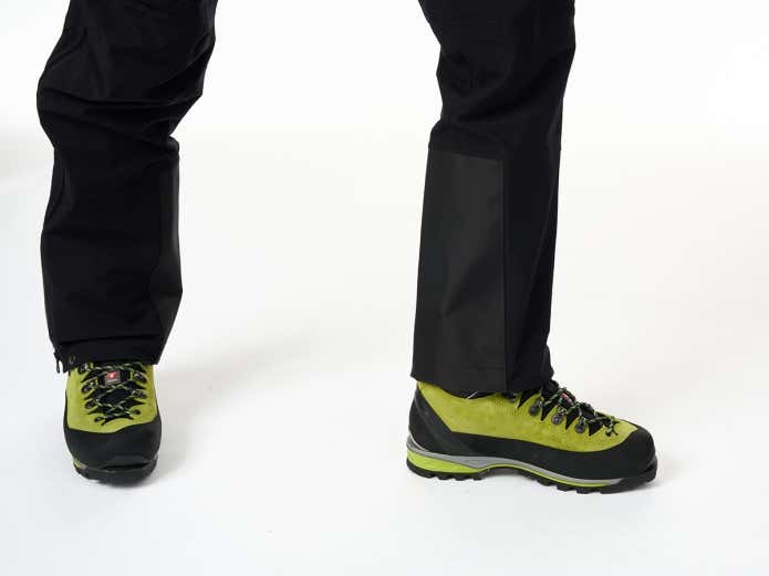 裾には高強度の補強素材を採用