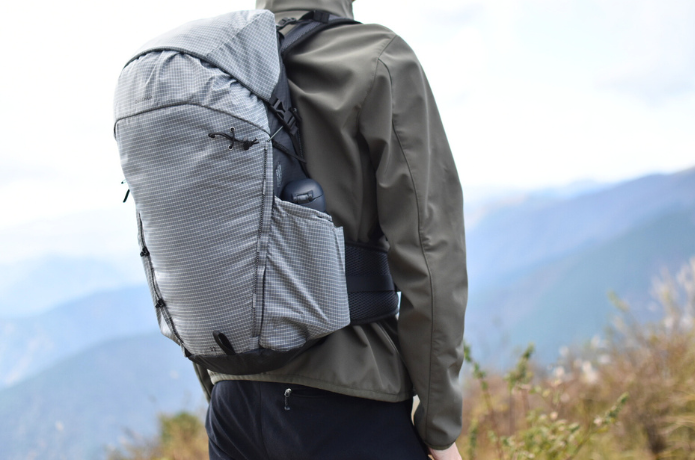QUECHUA バックパック MH500 22L 使用中イメージ