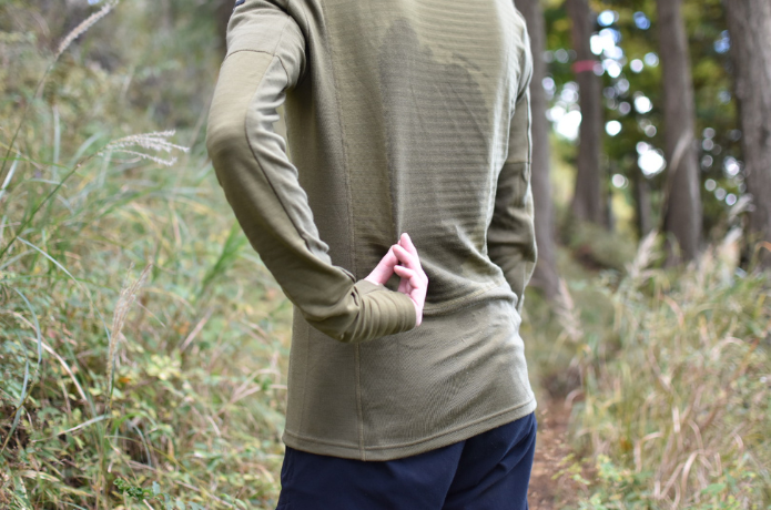 デカトロン長袖メリノTシャツ Trek 900背中