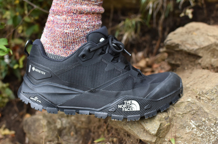 ザ・ノース・フェイス「オフトレイルハイク ゴアテックス」路面使用シーン