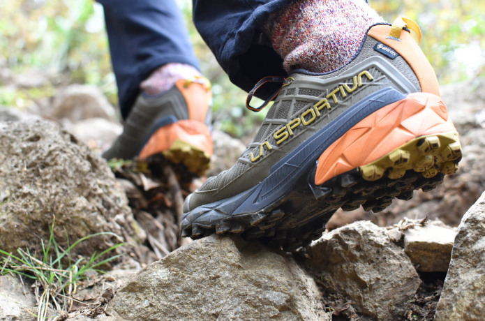スポルティバ「アキラ II GTX」の岩場でのグリップ力