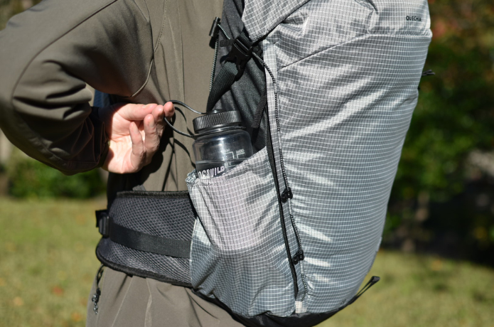 QUECHUA バックパック MH500 22L サイドポケット