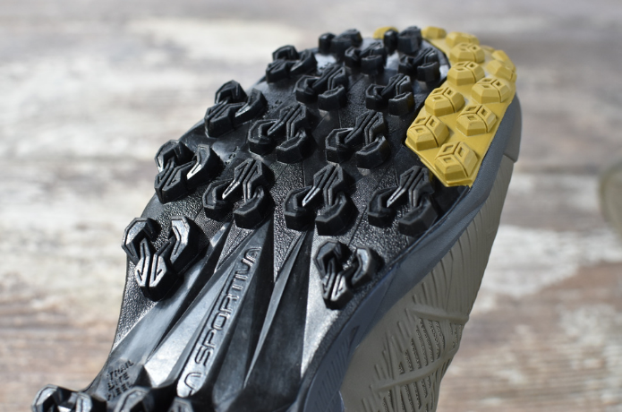 スポルティバ「アキラ II GTX」のソール