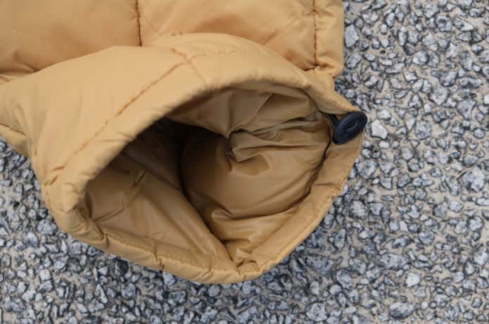 マウンテン パッカブル ボリュームダウンパンツの裾