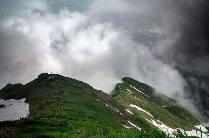 越後三山の稜線