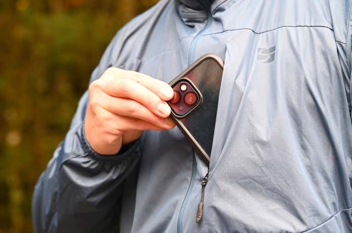 ミューラップフーディの胸ポケット